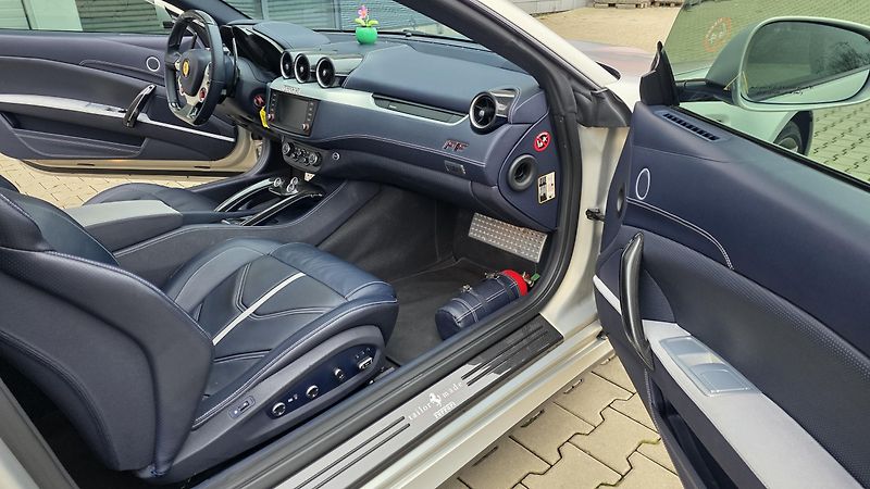 Ferrari FF (2015) INDIVIDUAL TailorMade ZÁRUKA - fotka 17 z 19