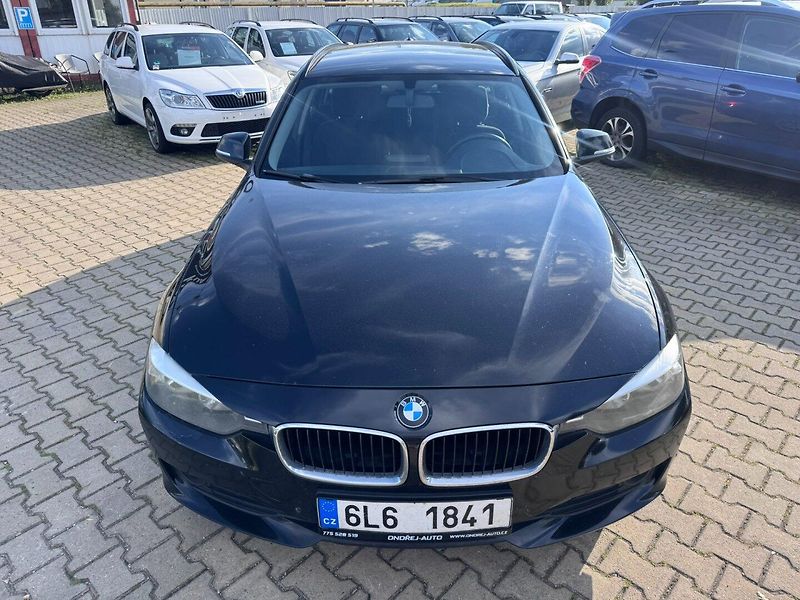 BMW Řada 3 (2013) 318D F11 2,0D 105 KW - fotka 8 z 41