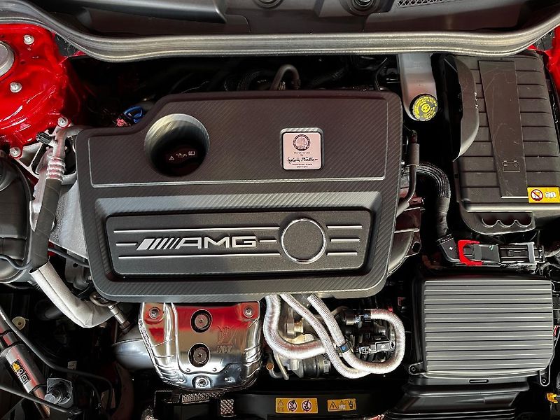 Mercedes-Benz Třídy A A 45 AMG 4Matic - fotka 22 z 29
