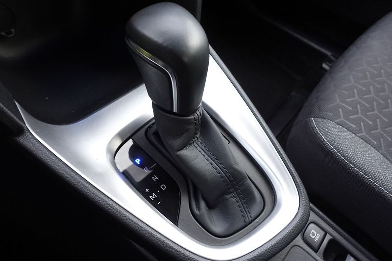 Toyota Yaris Verso 1.5VVTi CVT Comfort Style Tech - fotka 19 z 31