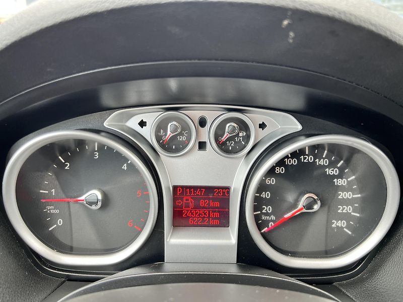 Ford C-MAX GHIA 2.0TDCi AUTOMAT TEMPOMAT - fotka 17 z 41