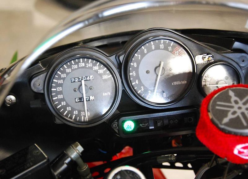 Yamaha YZF 1000 R Thunderace (1998) - fotka 11 z 20