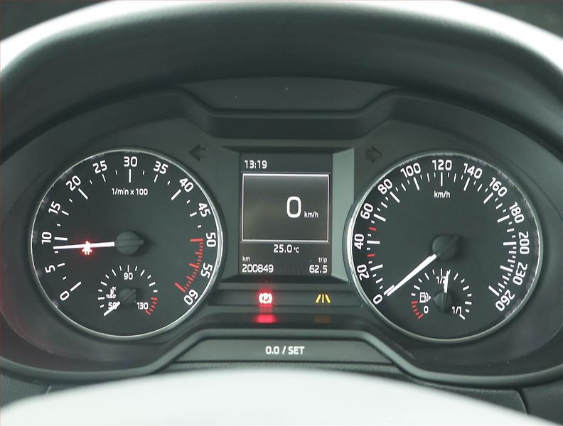 Škoda Octavia (2015) 1.6 TDI, Tempomat - fotka 11 z 15