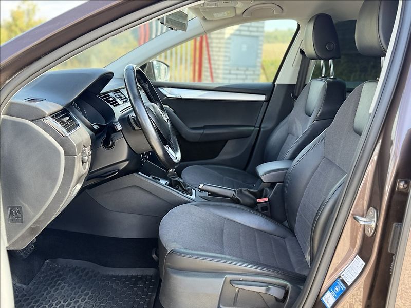 Škoda Octavia TDI DSG F1 NAVI, EL.KUFR - fotka 10 z 34
