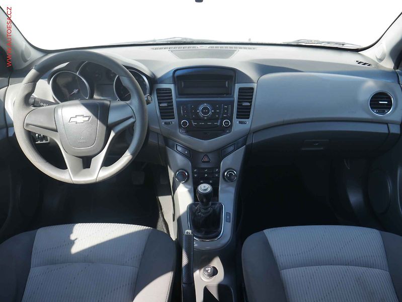 Chevrolet Cruze (2009) 1.6i, ČR, AC, tažné - fotka 8 z 14