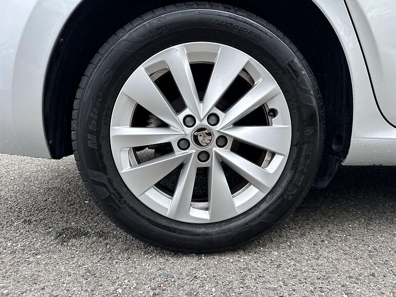 Škoda Scala (2024) 1.0 TSI Top Selection - fotka 29 z 32