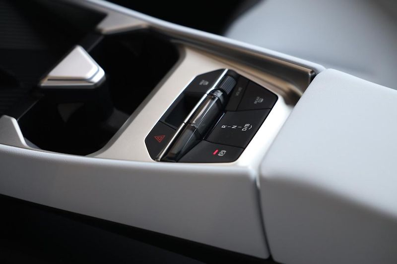 BMW Řada 3 i3 50 xDrive - fotka 11 z 16