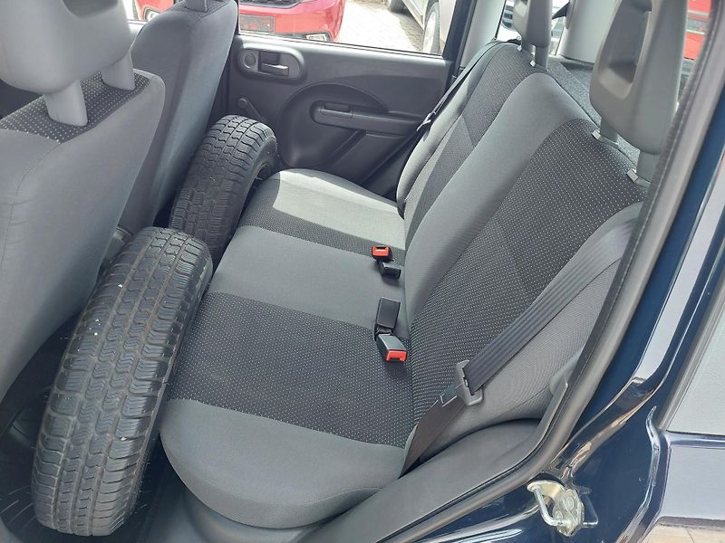 Fiat Panda (2010) 1.1 Active - fotka 16 z 28