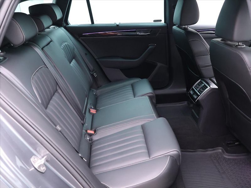 Škoda Superb 2,0 TDI 147kW CZ 4x4 L&K DSG D - fotka 16 z 52