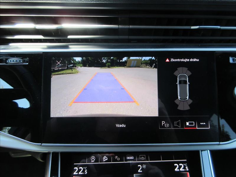 Audi Q7 3,0 TDi 210Kw, S-Line, 1.maj. - fotka 21 z 35
