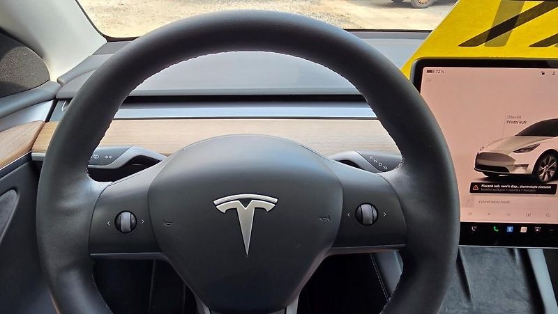 Tesla Model Y (2023) Long Range AWD DE SoH 90.2% - fotka 20 z 39