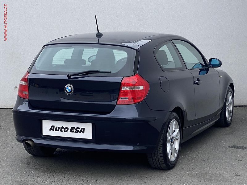 BMW Řada 1 (2008) 2.0d 118d, AC, výhřev sed. - fotka 4 z 17