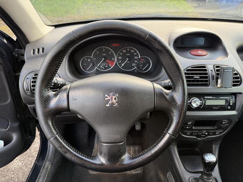 Peugeot 206 2.0 HDI XS - fotka 14 z 17
