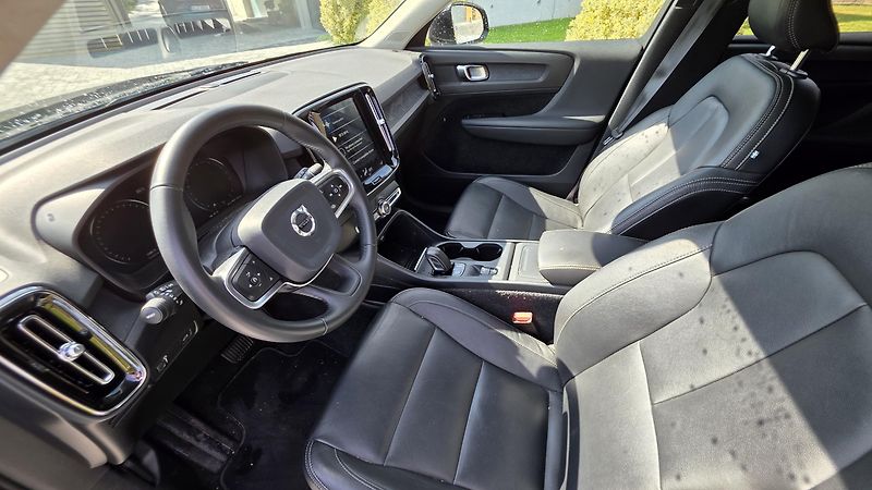Volvo XC40 (2019) 140kW, AUT, 1. majitel, ČR - fotka 16 z 27