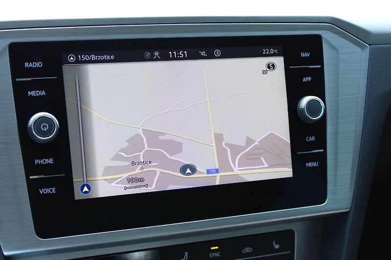 Volkswagen Passat (2022) 2.0 TDI 110kW manuál tažné - fotka 30 z 35