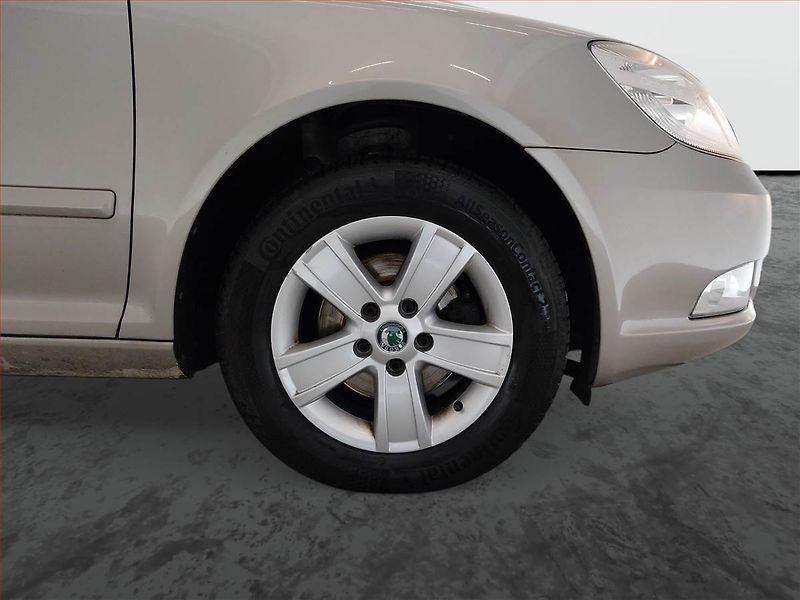 Škoda Octavia (2010) Ambiente 1.2 TSI - fotka 14 z 16
