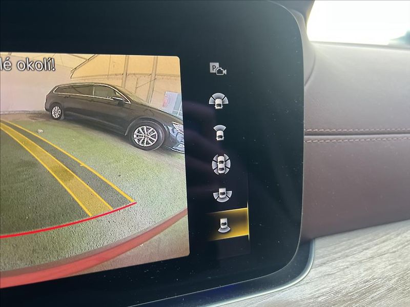 Mercedes-Benz CLS 400d 4M,Designo,HUD,ACC,1.Maj - fotka 28 z 35