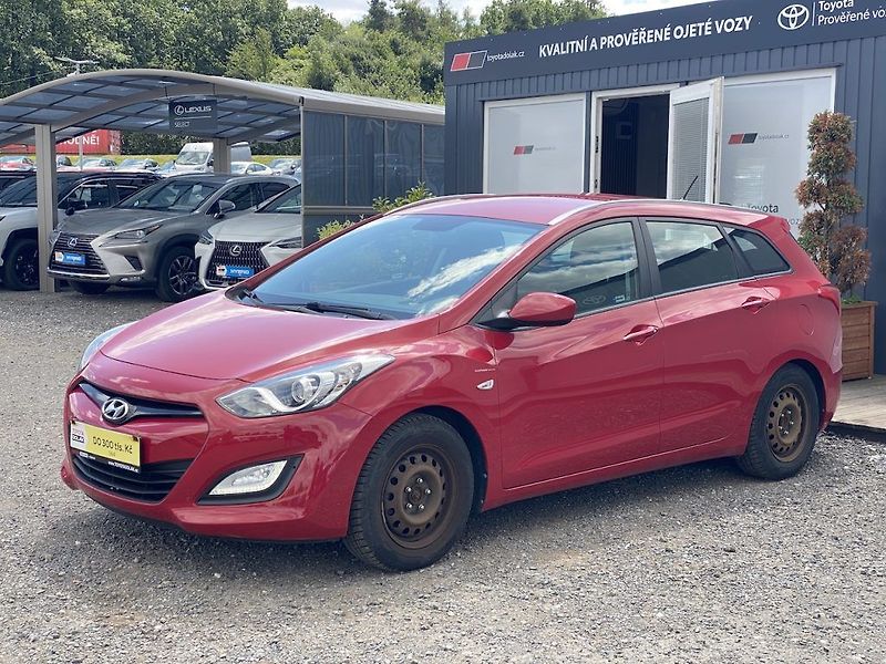 Hyundai i30 1.6i, ČR, manual, 2x kola - fotka 4 z 14