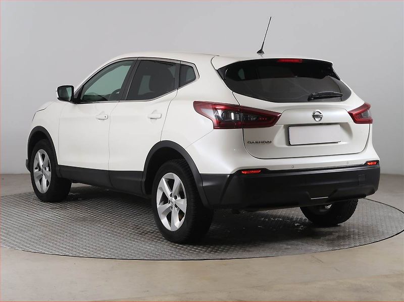 Nissan Qashqai (2021) 1.3 DIG-T, Tempomat - fotka 4 z 15