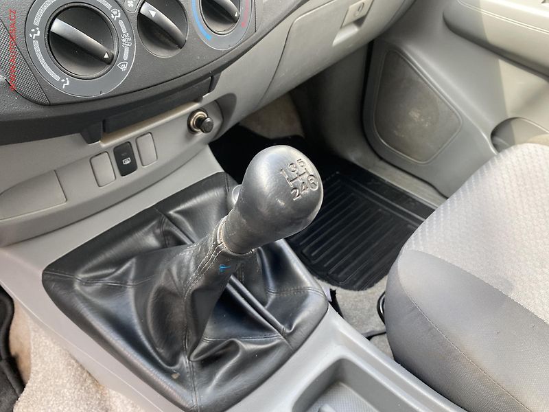 Toyota Hilux (2012) 2.5 D 4x4 DoubleCab, ČR, TZ - fotka 15 z 15