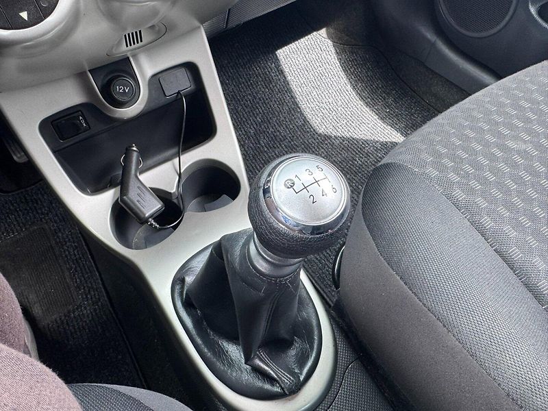 Toyota Urban Cruiser (2010) 1,3i 74 KW SPOJKA STK - fotka 32 z 45