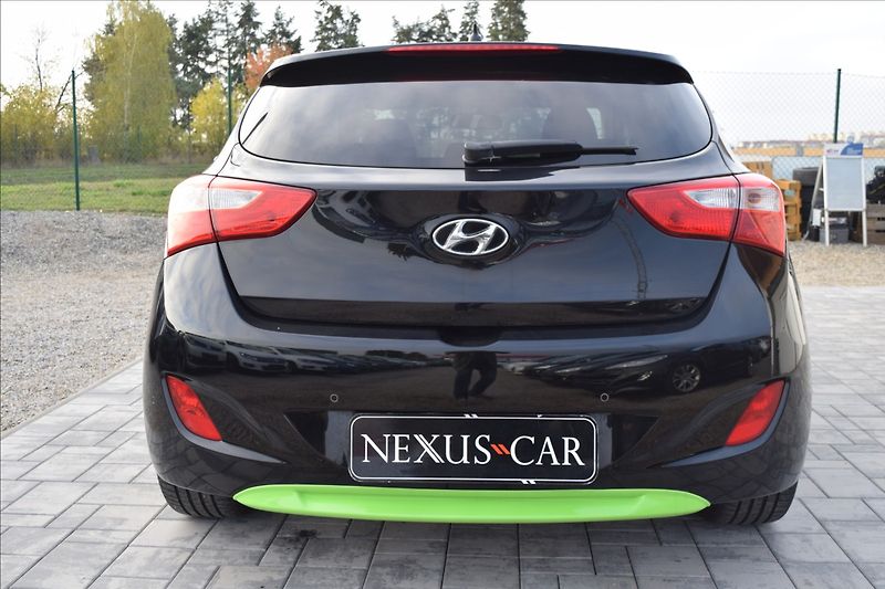 Hyundai i30 1,6 CRDi 81KW BALCK & LIME - fotka 6 z 48