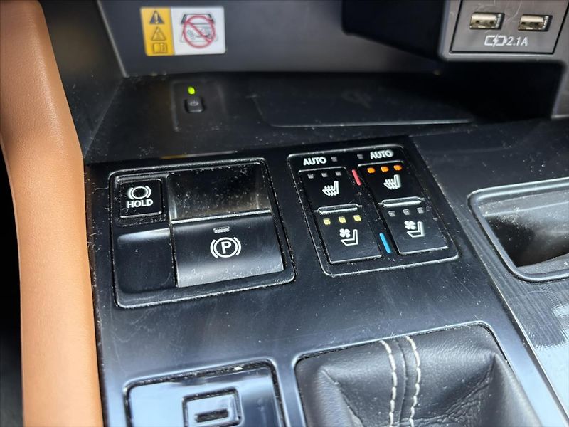 Lexus RX 2,0 i 175kW AT 4x4 Limited edi - fotka 28 z 47