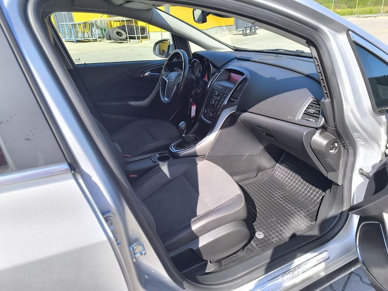 Opel Astra (2011) 1.7 CDTi,SERVISNÍ KN. DOL KM. - fotka 15 z 29