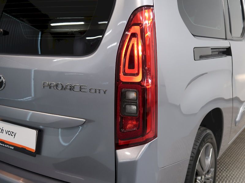 Toyota ProAce City Verso (2021) FAMILY L2 1.5D-4D 96KW 7MÍST T - fotka 11 z 31