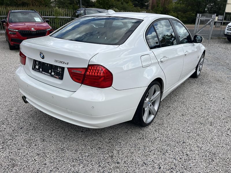 BMW Řada 3 (2011) 330D XDRIVE 3.0 V6 REZERVACE - fotka 8 z 20