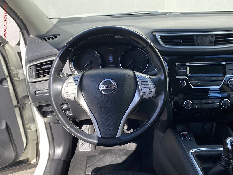 Nissan Qashqai (2015) 1.6 dCi 4x4, Acenta - fotka 9 z 16