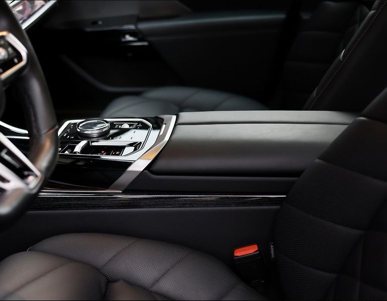 BMW Řada 7 (2023) 740d M SPORT xDrive - fotka 44 z 48