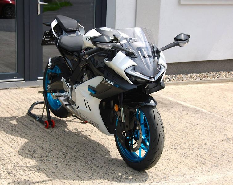 CFMOTO (2026) 675 SR-R WHITE - fotka 7 z 25