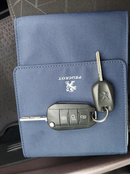 Peugeot 2008 (2015) 1.2-81kW THP - fotka 28 z 38