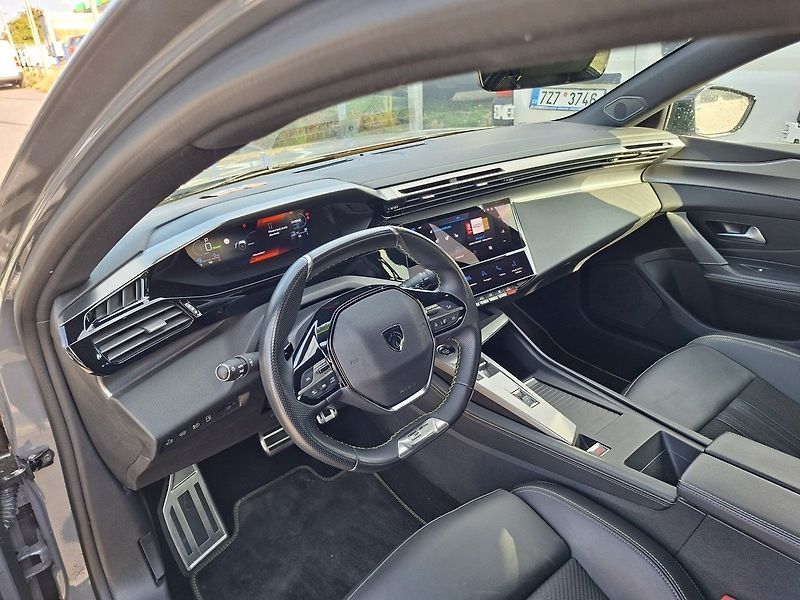 Peugeot 408 GT Plug-in HYBRID 225k e-EAT8 - fotka 13 z 32
