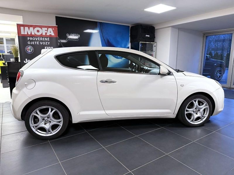 Alfa Romeo MiTo (2008) 1.4 T-JET 16V 155k MT Distinct - fotka 4 z 16