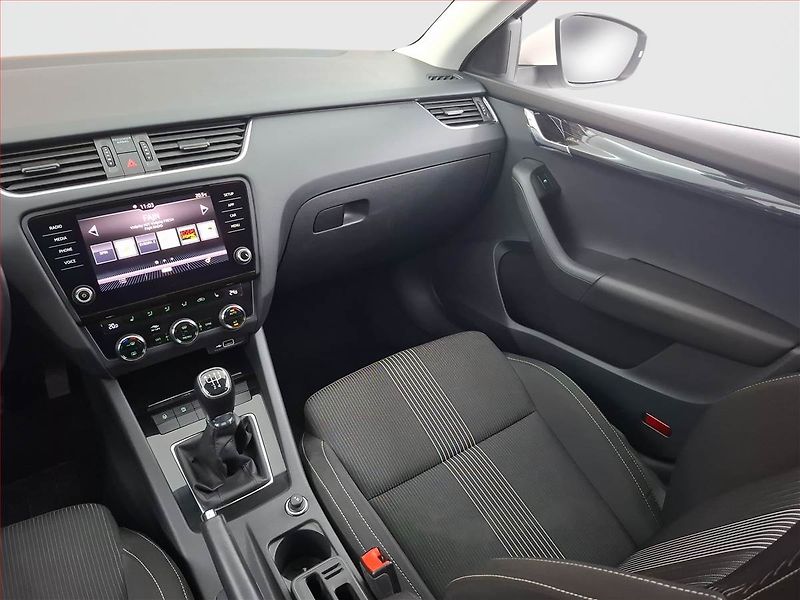 Škoda Octavia (2018) 1.6 TDI, Tempomat - fotka 8 z 18