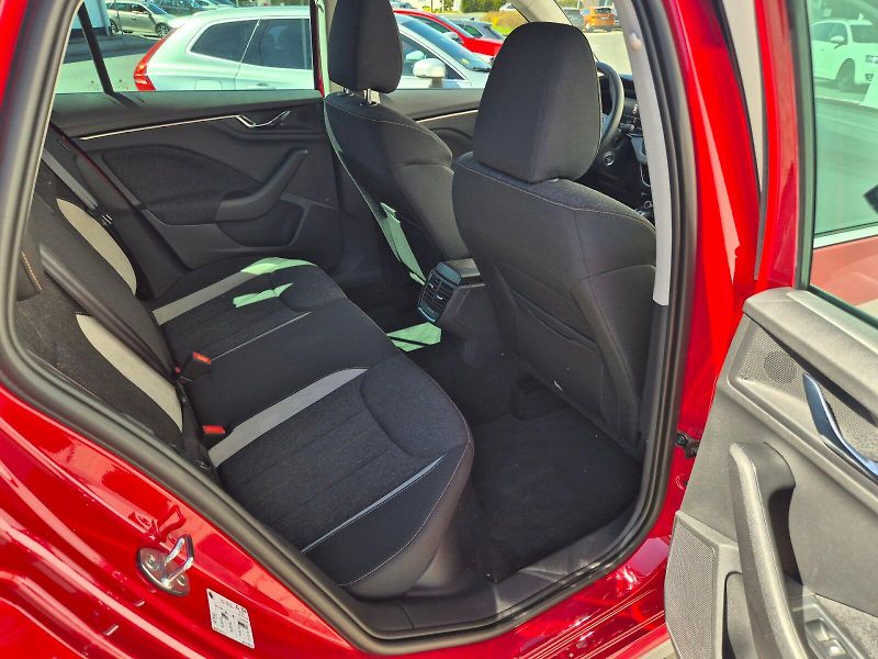 Škoda Kamiq (2025) Top Selection 1.0TSi 85kW 7° a - fotka 18 z 30