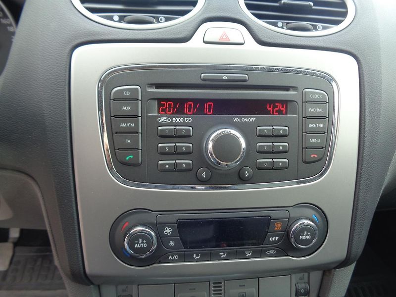 Ford Focus 1,6 - fotka 15 z 17