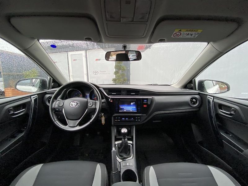 Toyota Auris 1.4D, ČR, Active, manual - fotka 12 z 31