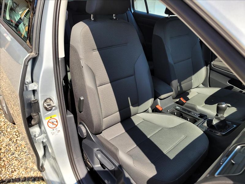Volkswagen Golf 1,0 TSI,navi,digiklima,acc,alu - fotka 11 z 50