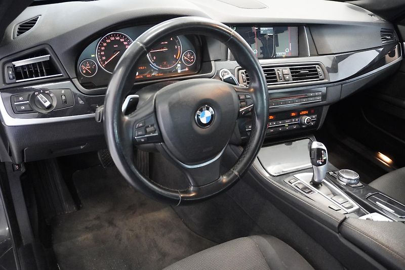 BMW Řada 5 520D 140kW AUTOMAT - fotka 12 z 31