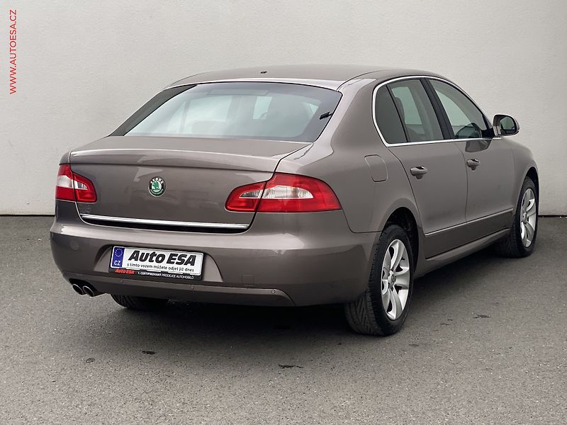 Škoda Superb (2012) 2.0 TDi, Ambition - fotka 4 z 17