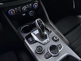 Alfa Romeo Giulia (2023) 2.0T 200k AT8 ZF Sprint - náhled 15