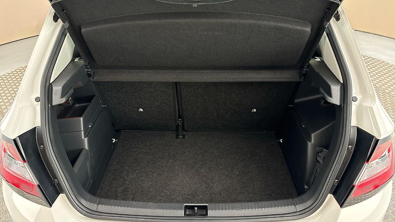 Škoda Fabia 1.0 TSI Active - fotka 17 z 23