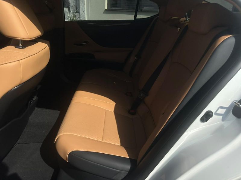 Lexus ES 300h (2024) 2.5HEV,131KW, BUSINESS EDITION - fotka 11 z 45