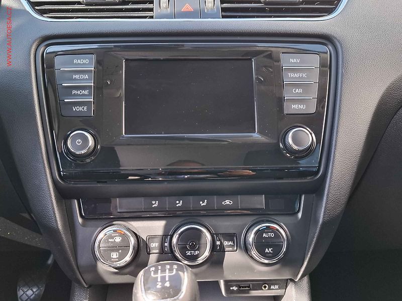 Škoda Octavia (2014) 1.6 TDI, Navi, panorama - fotka 12 z 21
