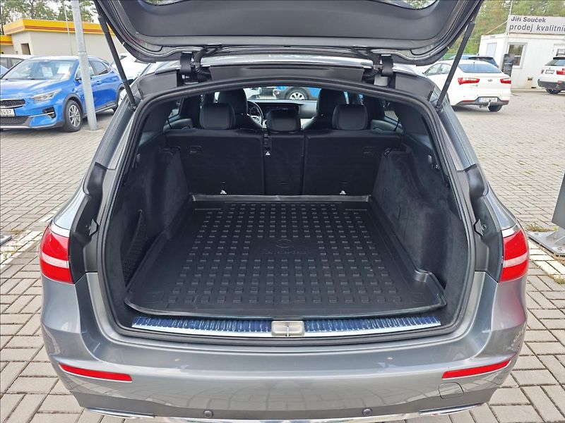 Mercedes-Benz Třídy E 2,9 400d 4Matic 9G-Tronic - fotka 13 z 22