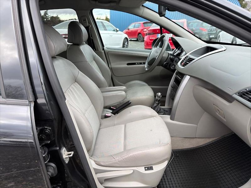 Peugeot 207 1,6 GTi 110 KW - fotka 12 z 19