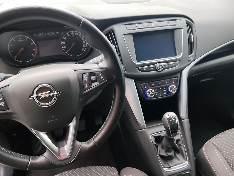Opel Zafira 1.4 active Tourer - fotka 10 z 24